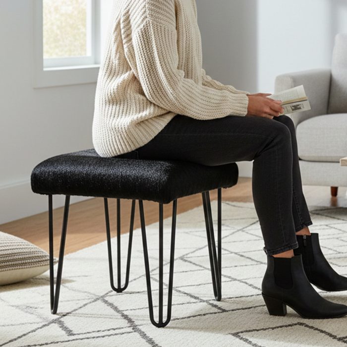 Siyah Peluş Kumaş Kare Puf – Modern & Şık Tasarım