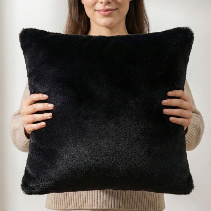 Premium Siyah Peluş Kırlent Kılıfı 45x45 cm – Yumuşak Dokulu, Şık ve Modern